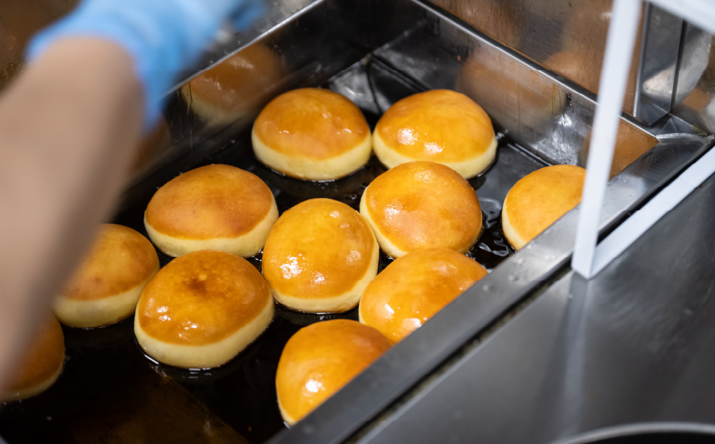 新食感スイーツ！ マラサダ フルーツ入り 4種4個セット カフェキエレ | 埼玉県 北本市 マラサダ ハワイアン スイーツ 冷たい フルーツ ソース 新食感 デザート 冷凍 リリコイ ブルーベリー ス