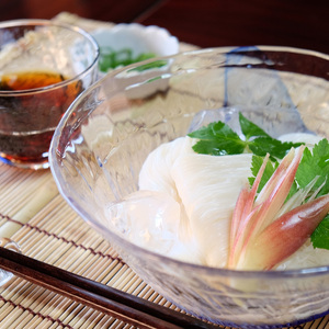 【奈良県共通返礼品】三輪の神杉【宵ごねづくり】50g×16束 木箱入り そうめん ソーメン 素麺 麺 乾麺 手延べ 奈良県 生駒市