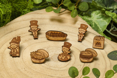 森からうまれたリルモスのピンバッジ 間伐材使用 リルモス(プール)＆モスバーガー ver.【モスバーガー】