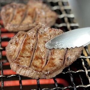 厚切り牛タン 4人前 480g 冷凍　【 焼肉 バーベキュー BBQ おうち焼肉 食べ物 食材 夕飯 休日 熟成 柔らかい 旨味 味付き牛タン 味付け牛タン 】