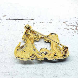 1968 ブローチ・イヌ2匹白黒（淡水本真珠・ボタン） ブローチ 真珠のブローチ 犬 イヌのブローチ 淡水真珠 白黒イヌ 贈り物 かわいいアクセサリー イヌのアクセサリー カジュアルアクセサリー 2匹