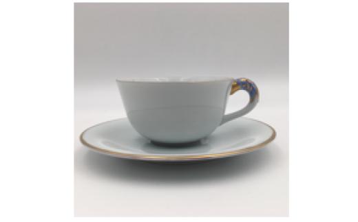 
                  白磁金彩饕餮文把手付カップ＆ソーサー　有田焼花伝造
                