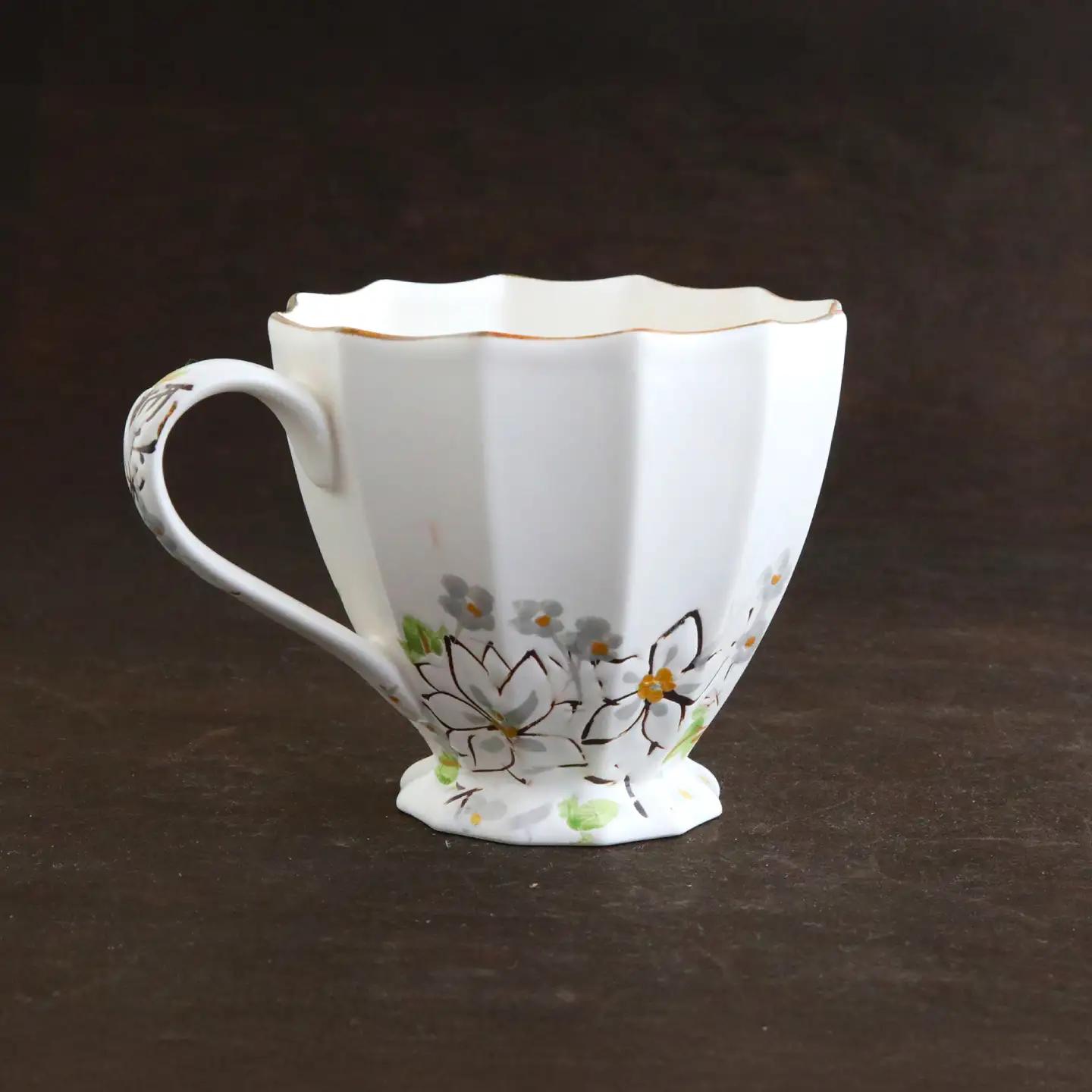 【美濃焼】koyomiお花マグカップ 12月 白いポインセチア【buzan 武山窯】食器 コーヒーカップ ティーカップ [MBA024]