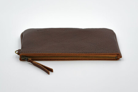 益子の革工房maharoのファスナー 通帳ケース　キャメルブラウン｜栃木県 益子町 ふるさと納税 ファスナー通帳ケース 牛革 手作り（AX139-1）