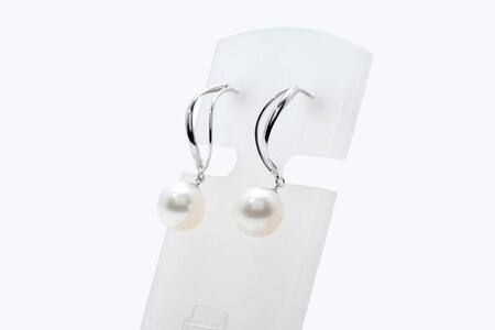 【AB789】あこや真珠（8～8.５ｍｍ珠）デザインピアス／Ｋ１８ＷＧ