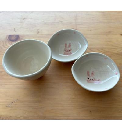 ふるさと納税 瀬戸市 【瀬戸焼】子供用食器セット(うさぎ)贈答品対応 |  | 03