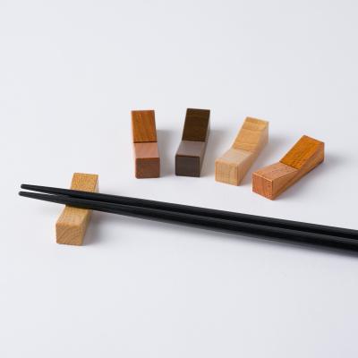 ふるさと納税 宍粟市 五樹種の木の箸置きとマグネットのセット　AW3 |  | 01