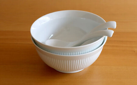 【白山陶器】【2人分の食器】よしず彫6寸めん丼とレンゲ 白磁 4ピースセット[TA141]