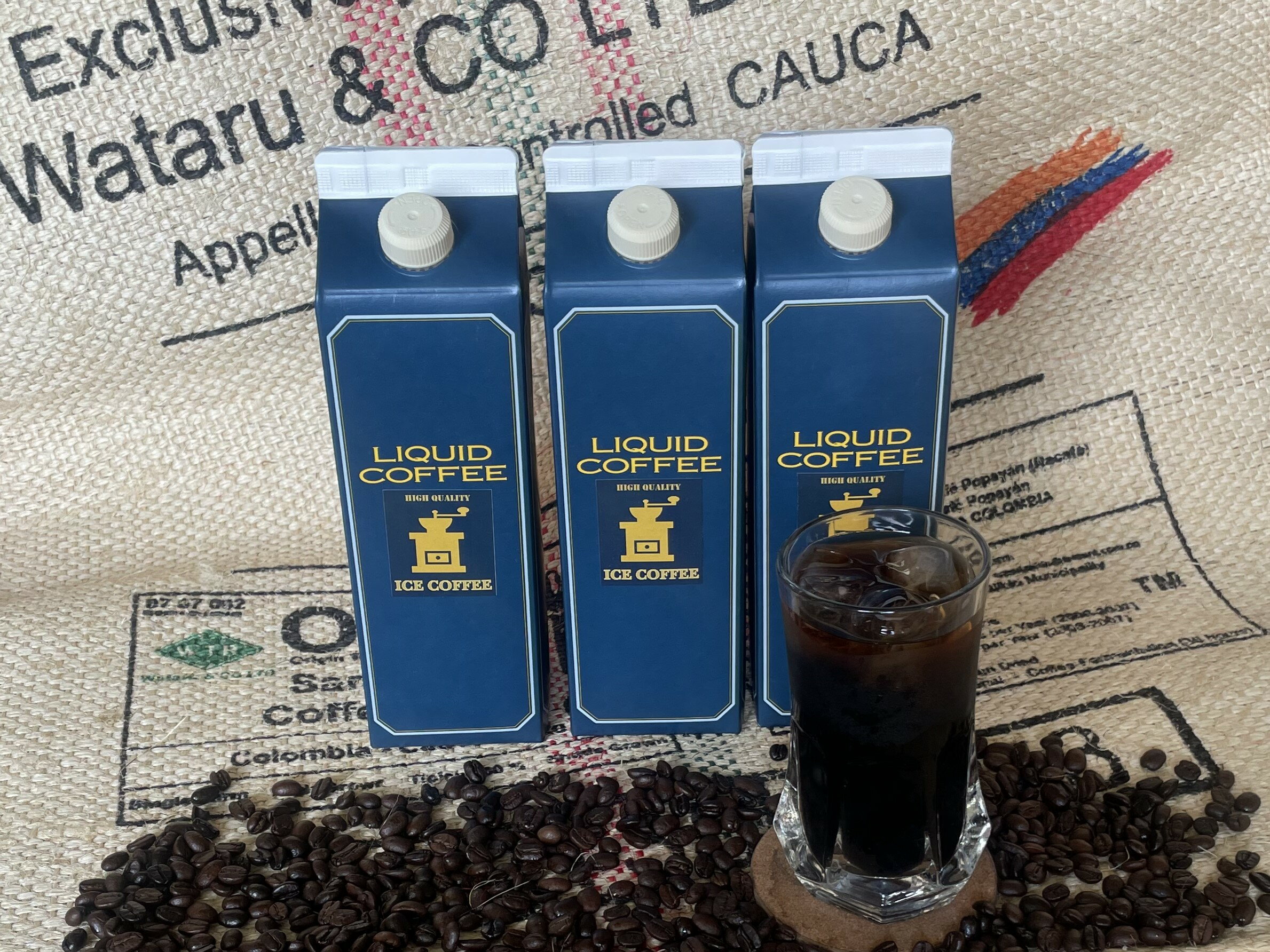 【ふるさと納税】【1,000ml×3本入　アイスコーヒーパック（無糖）】自家焙煎豆を独自の製法で抽出。セルビア珈琲の本格的なアイスコーヒー。　　　飲み物　飲料　美味しい　愛知県　アイスコーヒー　喫茶店　無糖　焙煎　豆　グラスに注ぐだけ　リキッド　コーヒー