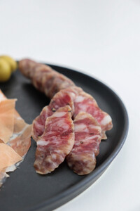 田島畜産の月と時のハム(長期熟成生ハム)と発酵乳酸菌サラミセット 長期熟成 生ハム ハム 塩漬け サラミ 豚肉 ミンチ モモ肉 骨付 冷凍便 佐賀県 太良町 NB38