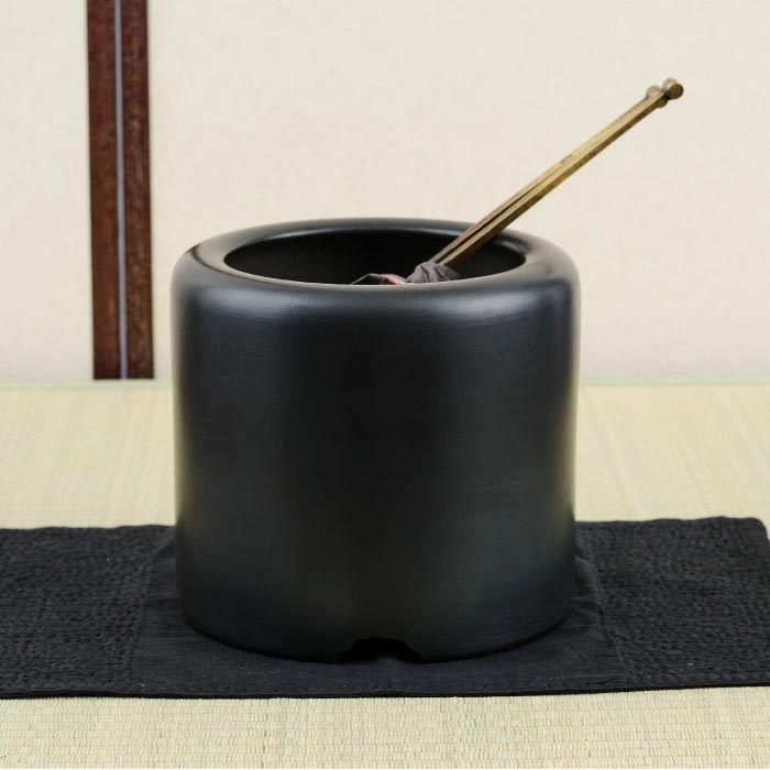 尾崎焼 手炙り火鉢【日の隈窯 元祖 尾崎焼 神埼市 佐賀 陶器 鉄絵 窯元 陶芸作家】(H025155)