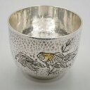 【ふるさと納税】【高岡銅器】純銀ぐい呑み華　金魚　 酒器 民芸品 工芸品 日本酒 おちょこ 金魚柄 手彫 彫金 銀イオン 抗菌 効果