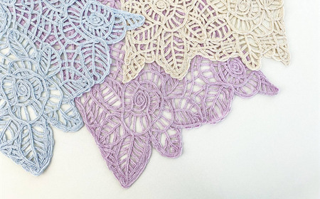 差し込み ショートマフラー 雪椿柄 ( サックス ) シルク100％ コード刺繍 レディース 日本製 | おしゃれ シンプル マフラー プレゼント ギフト 新潟県 五泉市 有限会社田中刺繍