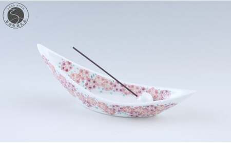 有田焼 舟形お香立〈花集文〉【赤絵白磁硯処 雪月花】手描き 伝統工芸 お香立て 花柄 赤絵 40000円 4万円 di007
