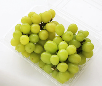 ＜訳あり＞パック入りシャインマスカット 約1kg（2房）【KAZUSAN農園】