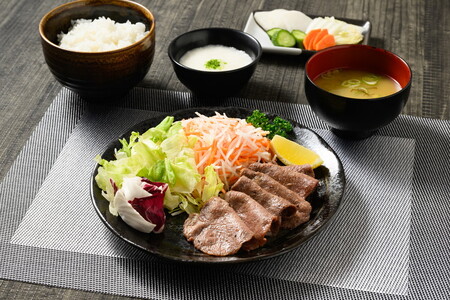 【厚さが選べる】牛タン300g 尾野精肉店の牛タン瀬戸内レモン塩だれ｜選べる厚さ 厚切り 薄切り 塩だれ 瀬戸内レモン 数量限定 サイズ不揃い 訳あり 真空パック 小分け 冷凍 牛肉 牛タン 広島県 