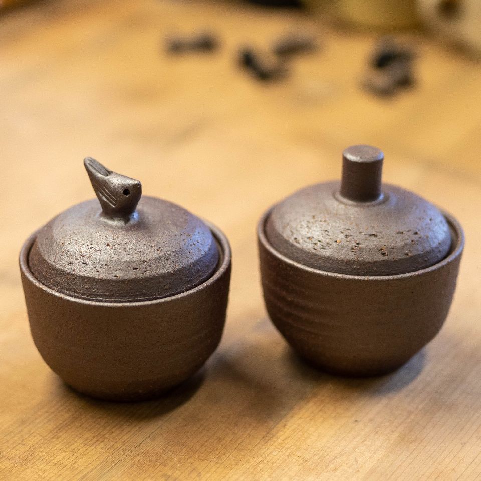 【ふるさと納税】 塩壷 2種セット 日常屋 どんぐり シロチドリ 調味料入れ 食器 保存容器 塩 調味料 保存 セット キッチン用具 キッチン用品 キッチン雑貨 雑貨 陶器 高知県 高知県 黒潮町