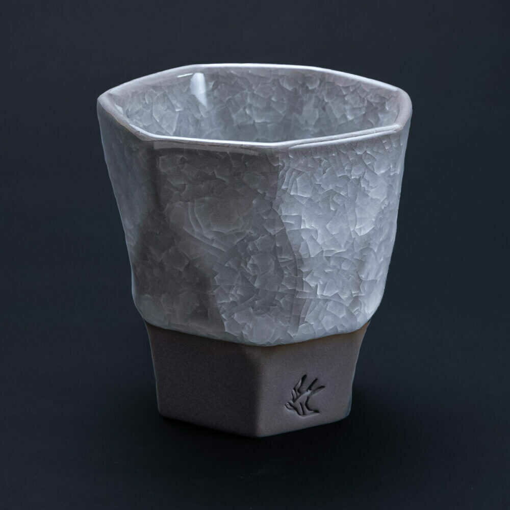 【ふるさと納税】【美濃焼】 つばめ工房 黒土 フリーカップ 氷裂貫入釉 白 瑞浪市 / 大恵 陶磁器 食器 ギフト[AZBG009]