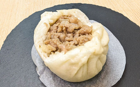 【全12回定期便】あぐーまん 4個入り (2個入り×2P) 肉まん 豚まん 点心 お取り寄せ 冷凍 沖縄市 / 豚々茶舗[BCBL037]
