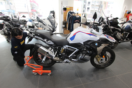 理想のバイクスタンド ガレージREVO BMW極太貫通ショートタイプ［184M04］