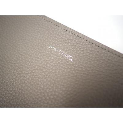 ふるさと納税 鎌倉市 MASSTARD -MINIMAL LEATHER POUCH PETIT- GREIGE |  | 03