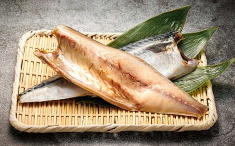 北海道産 鯖(さば)のみを、低温で一夜干しにした低温熟成＜半身 210g以上＞ ×5尾【配送不可地域：離島】