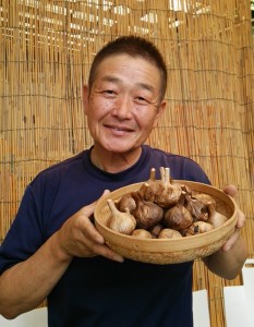 やっさんの熟成発酵黒にんにく 200g×2袋【L-33】