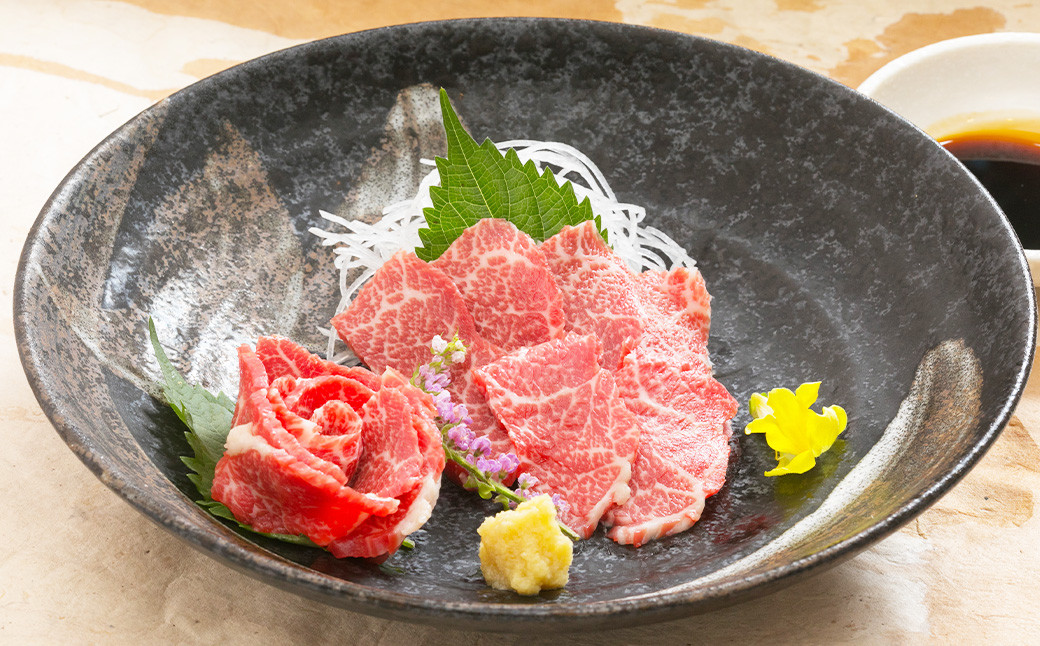 
            国内産 阿蘇肥育 霜降り馬刺し 300g 国産 馬肉 馬刺し 霜降り 熊本県 水上村
          