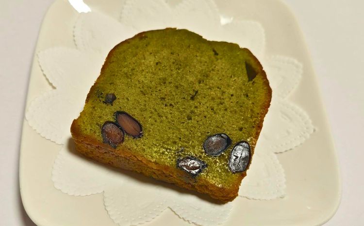 相模原市で栽培しているオリーブの葉で作られているパウンドケーキ