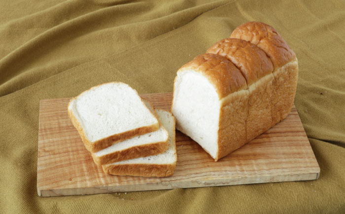 【全6回定期便】【冷凍】臥龍食パン2本 愛媛県大洲市/株式会社アライ 冷凍パン 食事パン 朝食 ベーカリー 冷凍 ぱん [AGAY048]