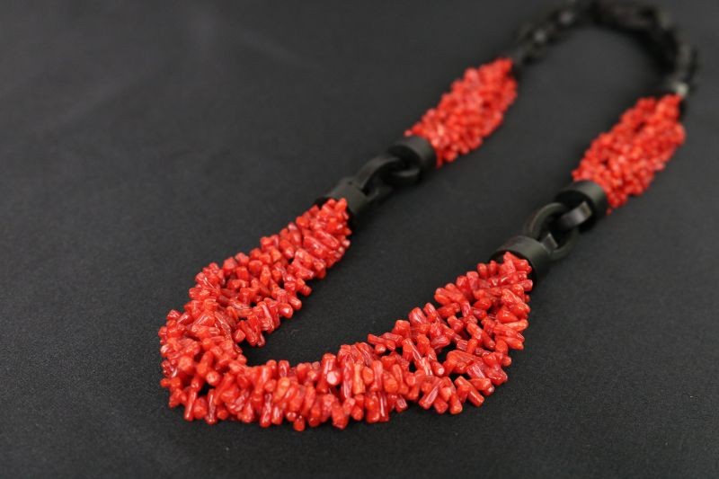 
            赤珊瑚とコクタンのネックレス | アクセサリー ネックレス ジュエリー 珊瑚 赤珊瑚 宝石 サンゴ プレゼント クリスマス バレンタイン カジュアル レディース 贈答用 人気 高価 高級 おすすめ ふるさと納税サンゴ ふるさと納税ネックレス 高知県 室戸市
          