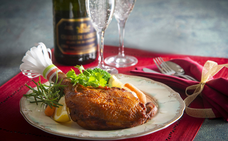 【令和7年度先行予約：12/5(金)〆切】鶏肉加工のスペシャリストがつくる、国産鶏「ローストプレミアムチキン」5本セット(240g×5本）【クリスマス クリスマスチキン ローストレッグ ローストチキン