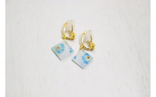 【七宝】青い花のイヤリング SV（金色・S）- ギフト包装付き -