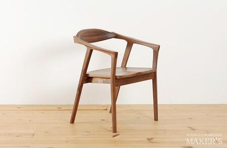 ウォールナット無垢材のダイニングチェア タイド板座 肘付 アームチェア【福岡県・辻製作所】