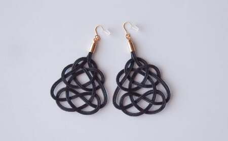 ピアス クロガネモチ 草木染め | ピアス アクセサリー ゆのわ