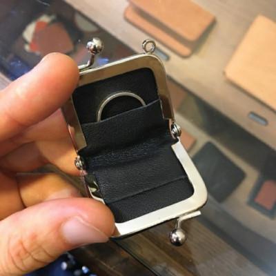 ふるさと納税 八幡市 がま口リングケース ペトローリオ 本革 手作りレザー指輪ケース カラビナストラップ付【受注生産 】 |  | 01