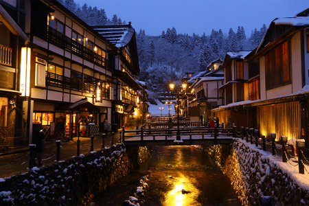 【銀山温泉 尾花沢市】JTBふるさと旅行券（紙券）450,000円分 （宿泊 選べるお宿 旅館 トラベル 観光 宿 東北 山形 山形県 尾花沢 銀山 温泉 大正浪漫 大正ロマン 宿泊予約 父の日 母の