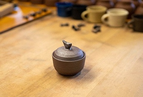 塩壷 シロチドリ 日常屋 調味料入れ 食器 保存容器 塩 調味料 保存 セット キッチン用具 キッチン用品 キッチン雑貨 雑貨 陶器 高知県 黒潮町［1489］