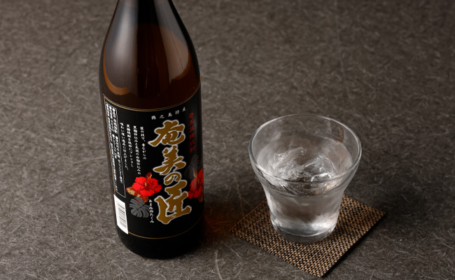 徳之島産 黒糖焼酎 奄美の匠 25度 900ml 瓶 AG-81