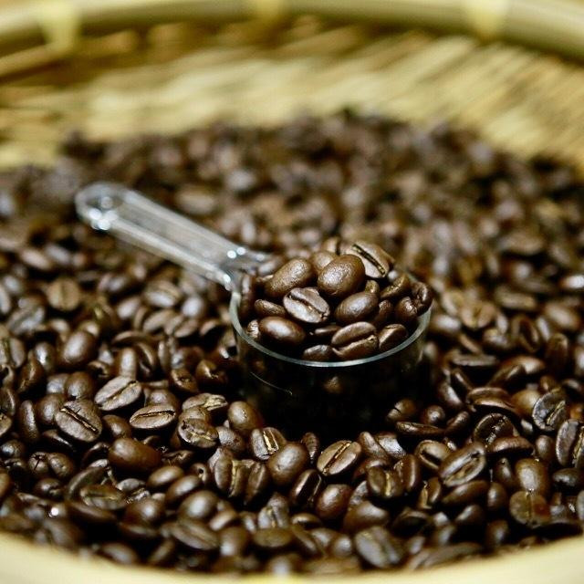 
手廻しでゆっくりじっくり丁寧に焼き上げたコーヒー豆400g
