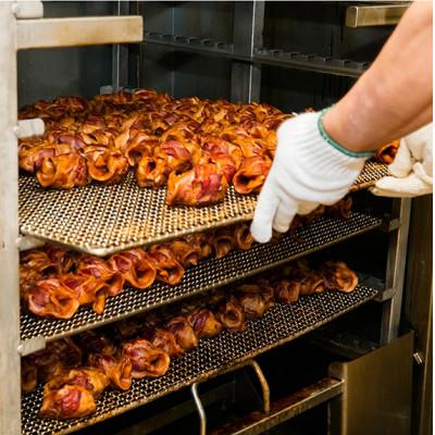 ふるさと納税 小樽市 小樽の老舗お肉屋さんの5種盛りセット【ベーコン+くんせい】 |  | 03