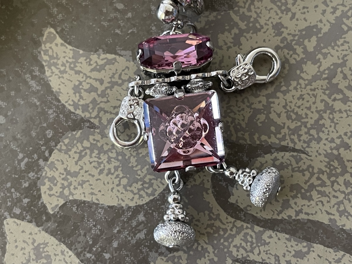 
            [スワロフスキー] 可愛いロボットのピンブローチ (アンティークピンク《ピンク》)｜ジュエリー アクセサリー ブローチ ピンブローチ スワロフスキー ロボット ロボットアクセサリー プレゼント 贈答品 [2831]
          