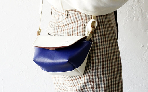 No.247-08 カラーオーダーできるPVCレザーカメラポーチ「sacoa」（ネイビー）