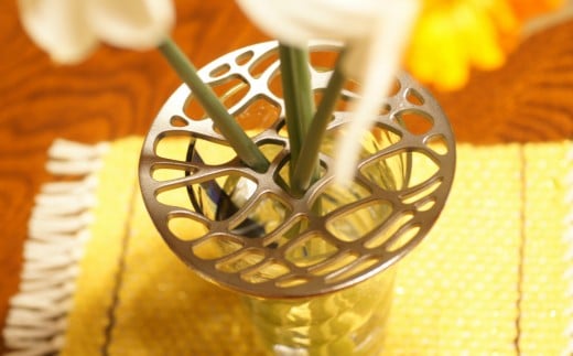 自然をモチーフとしたステンレス鋳物花器「水面flower stand」_F033
