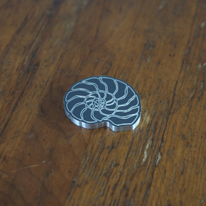 ボールマーカー AMMONITE(PAGANICA TOOLS) 瑞浪市 / ジオニック ゴルフ 化石 マーカー [AZBQ025]