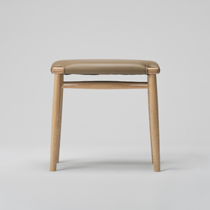 【木と暮らしの工房】 H.O.スツール　4-leg　＜樹種：ナラ／座面：本革（ブラウン）＞