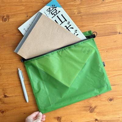 ふるさと納税 名古屋市 【緑】B5が入る軽いナイロンフラットポーチ　バッグインポーチ
