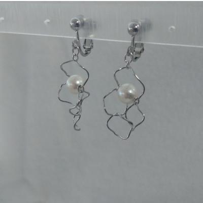 ふるさと納税 鳥羽市 伊勢志摩あこや本真珠イヤリング・クリオネR 20-100 |  | 01