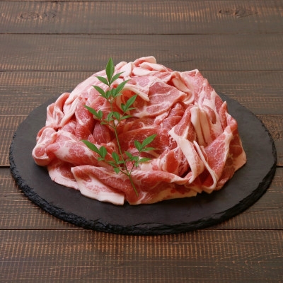 
                  肉厚でジューシー 越後もち豚肩ロース すきやき用900g_越後 もち豚 豚肉 肩ロース すき焼き用 人気 美味しい【1644007】
                