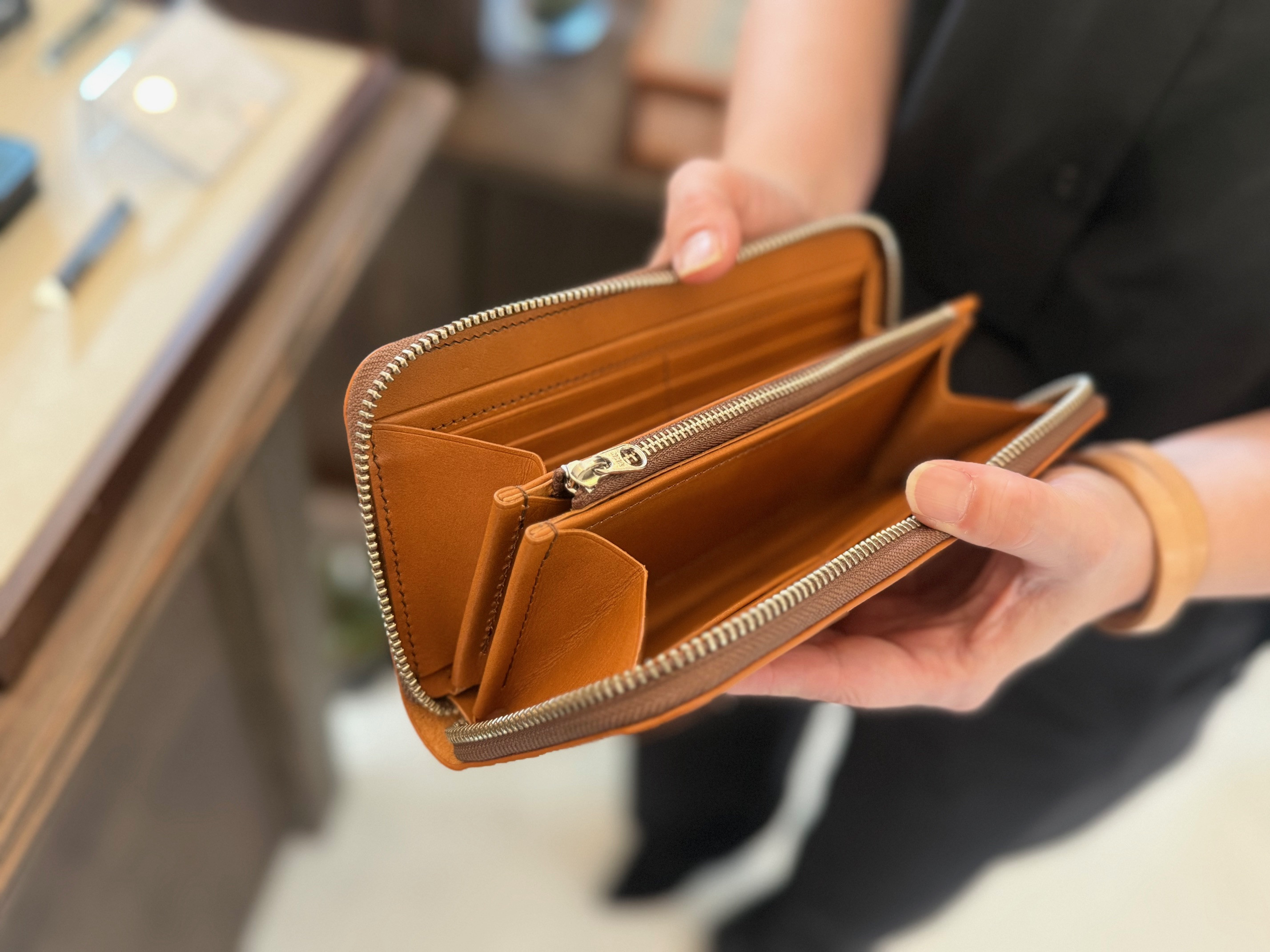 革職人が作った牛革ラウンドファスナー長財布［CML］